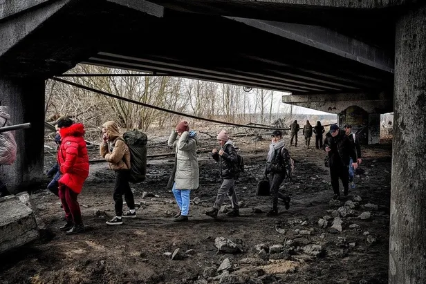 bm-rusya-ukrayna-savasinin-10-gununde-duyurdu-1-milyon-368-bin-864-multeci-ukraynadan-komsu-ulkelere-gecti-1646495338585.jpeg BM, Rusya - Ukrayna savaşının 10. gününde duyurdu: 1 milyon 368 bin 864 mülteci Ukrayna'dan komşu ülkelere geçti-3