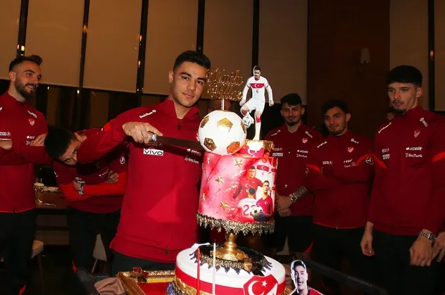 A Milli Takım’da Ozan Kabak’ın doğum günü kutlandı