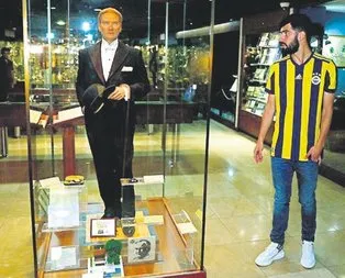 Çok büyük bir kulübe geldim