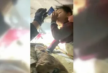 Elleriyle su içirdiler