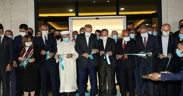 baskan-recep-tayyip-erdogan-gaziantepte-haci-ahmet-ziylan-egitim-merkezi-mudurlugunun-acilisini-yapti-1601140657471.jpeg Başkan Recep Tayyip Erdoğan, Gaziantep'te Hacı Ahmet Ziylan Eğitim Merkezi Müdürlüğü'nün açılışını yaptı-1