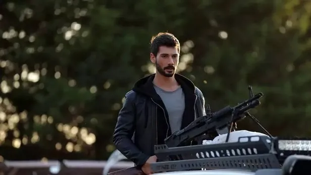 hudutsuz-sevda-bu-aksam-yok-mu-neden-yok-tv-yayin-akisi-hudutsuz-sevda-5-yeni-bolum-ne-zaman-hangi-gun-yayinla-1697739362348.jpg Hudutsuz Sevda bu akşam yok mu, neden yok? TV YAYIN AKIŞI! Hudutsuz Sevda 5. yeni bölüm ne zaman, hangi gün yayınlanacak?-3