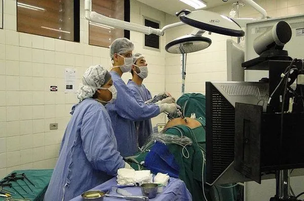 Kayla Rahn'ın vücudundan 23 kilogramlık tümör çıktı!-1