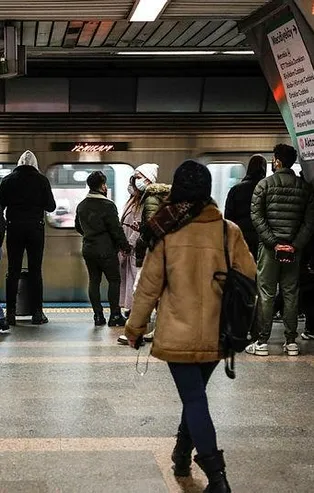 İstanbul'da metro seferlerinde yoğun kar nedeniyle saat değişikliği!