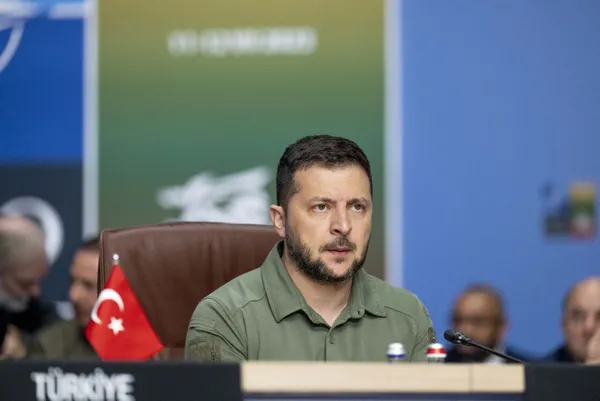 Ukrayna Devlet Başkanı Volodimir Zelenskiy'nin 'yalnız' pozunun perde arkası: Ukrayna cephesi bastırdı NATO rest çekti-14