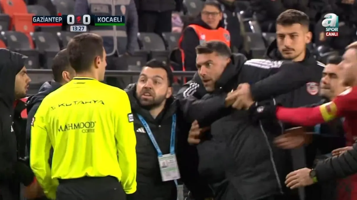 Burak Yılmaz çıldırdı! Gaziantep FK - Kocaelispor maçında yardımcısının boğazını sıktı
