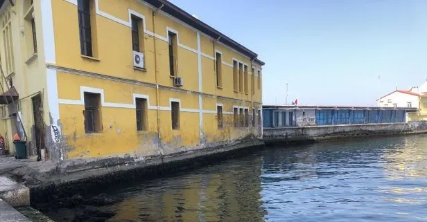 İzmir'de Pasaport İskelesi, su seviyesindeki düşme nedeniyle kapatıldı
