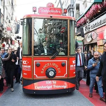▶️ Cumhur İttifakı’nın İBB Başkan Adayı Murat Kurum esnaf ziyareti sırasında tramvay sürdü!