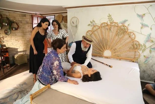 havva-cildirdi-gelinligini-paramparca-etti-icimizden-biri-5-bolum-canli-izle-show-tv-icimizden-biri-son-bolum-full-izleme-secenegi-1634056637740.jpg İçimizden Biri 5. bölüm izle! Havva çıldırdı, gelinliğini paramparça etti! Show TV İçimizden Biri son bölüm full izleme seçeneği!-3