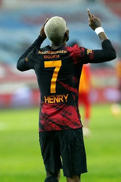 henry-onyekuru-bombasi-super-lig-devi-pesine-dustu-1656613969234.jpeg