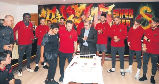 ligde-sikinti-ceken-galatasaray-ztkda-patladi-aslan-7-gol-atarak-uzerindeki-olu-topragini-savurdu-1666227400756.jpeg Ligde sıkıntı çeken Galatasaray ZTK'da patladı! Aslan 7 gol atarak üzerindeki ölü toprağını savurdu-10