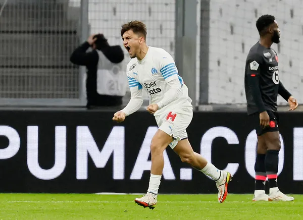 fransanin-yildizi-cengiz-under-olimpik-marsilya-taraftarina-tesekkur-etti-1642430120317.jpg Fransa'nın yıldızı: Cengiz Ünder! Olimpik Marsilya taraftarına teşekkür etti-4