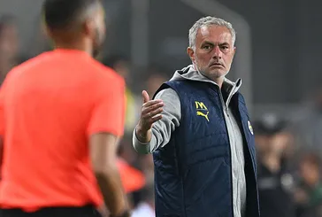 Fenerbahçe Teknik Direktörü Jose Mourinho'dan galibiyet sonrası tepki! "Futbolla dalga geçemezsiniz"