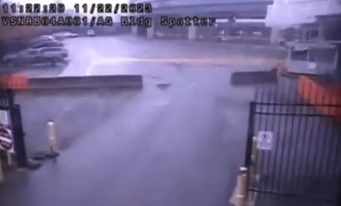 son-dakika-i-teror-saldirisi-mi-abd-ile-kanadayi-baglayan-rainbow-koprusunde-buyuk-patlama-o-anlar-kameraya-bo-1700685043339.jpeg SON DAKİKA I Terör saldırısı mı? ABD ile Kanada'yı bağlayan Rainbow Köprüsü'nde büyük patlama! O anlar kameraya böyle yansıdı-4