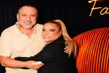 35 yıllık dostlar Kibariye ve Hüsnü Şenlendirici aynı sahnede! Ünlü şarkıcıdan Seda Sayan itirafı: O temizlik yapardı ben yemek