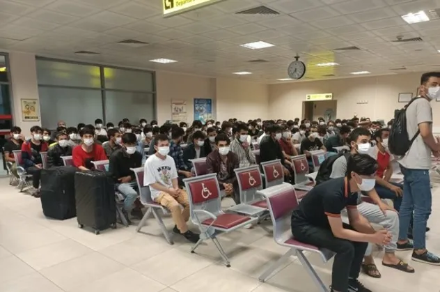 Düzensiz 272 göçmen sınır dışı edildi!