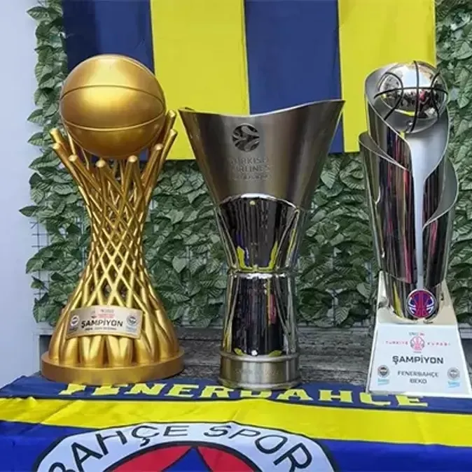 Kupalar taraftarla buluştu