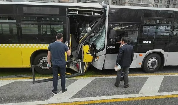 beylikduzunde-metrobus-kazasi-kafa-kafaya-carpistilar-o-anlar-kamerada-1651255610341.jpeg