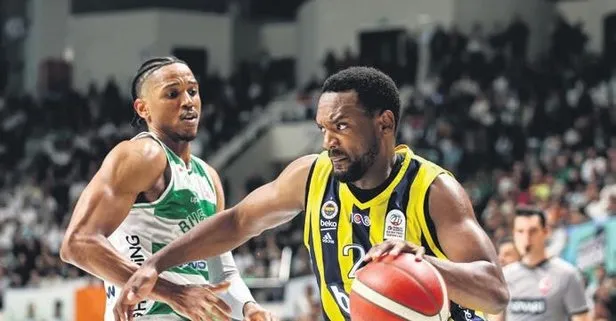 Fener Bursa’yı yıktı