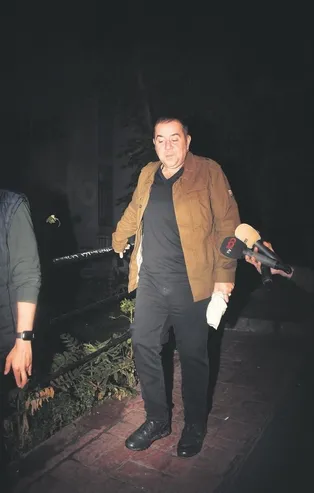 Cihangir'de iki güzelle buluşan Ata Demirer, mekandan 14 saat sonra ayrıldı | Saklambaç haberleri