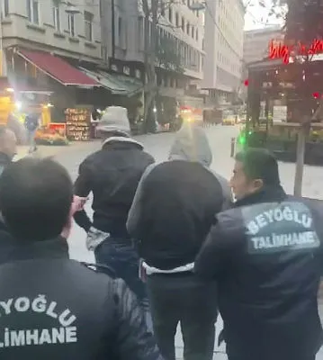 Otobüsün üstünde Yunanistan’a kaçmaya çalışan 2 kişi yakalandı-1