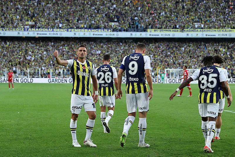 FENERBAHÇE HABERLERİ | İsmail Kartal'dan o yıldıza kesik! Performansı sınıfta kaldı - 4