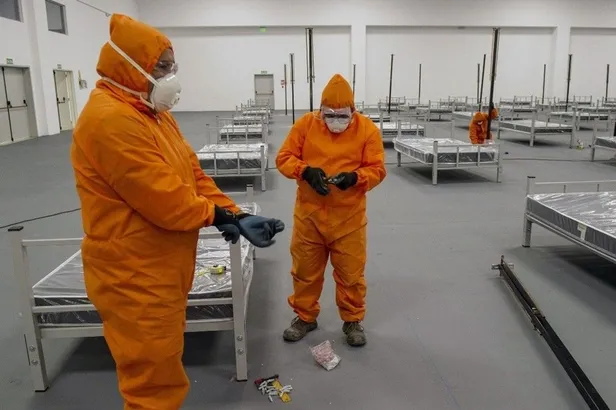 Ekvador'da koronavirüsten ölenler resmi rakamların tam 15 katı! Cesetler karton tabutlarla...-2
