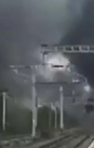 Son dakika... Londra'da art arda patlama