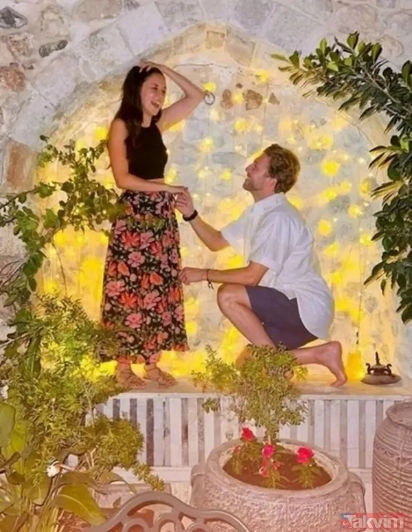 Karsu bebeğinin cinsiyetini pankartla duyurdu! Eşi Mike Schrama sevinçten yerinde duramadı - 1