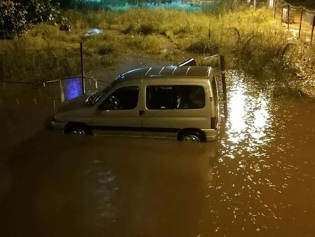 saganak-yagisin-etkili-oldugu-rizede-agaran-selalesi-tasti-1628882339483.jpeg Sağanak yağışın etkili olduğu Rize'de Ağaran Şelalesi taştı-5
