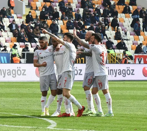 galatasaray-olum-kalim-hattinda-goztepe-macini-kazanamazsa-kume-hattinda-yerini-alacak-1645313728542.jpeg