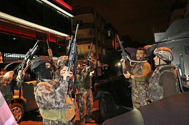 Antalya'da çevreye rastgele ateş açan kişi gözaltına alındı