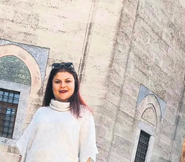 kaza-nedeniyle-aracindan-inen-nedim-senocaka-baska-arac-carpip-kacti-talihsiz-adam-olay-yerinde-hayatini-kaybe-1642629201410.jpg Kaza nedeniyle aracından inen Nedim Şenocak'a başka araç çarpıp kaçtı! Talihsiz adam olay yerinde hayatını kaybetti-2