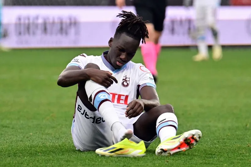 trabzonspor-transferi-durdurdu-yildiz-futbolcu-neredeyse-imzadan-dondu-iste-nedenleri-1720534688001.jpeg Trabzonspor transferi durdurdu! Yıldız futbolcu neredeyse imzadan döndü... İşte nedenleri-9