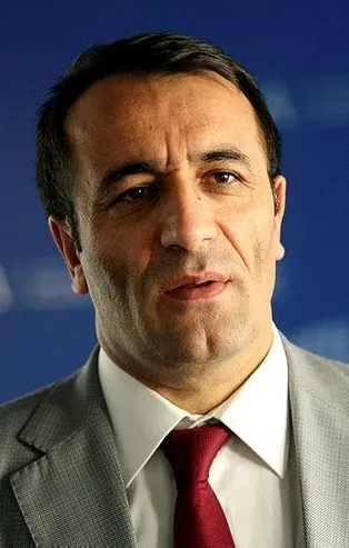 Cari açık büyümeye engel mi?
