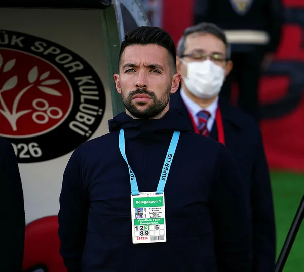 son-dakika-fenerbahcenin-teknik-direktor-adaylari-pereiranin-yerine-bu-isimlerden-biri-gelecek-1638513709816.jpg SON DAKİKA: Fenerbahçe'nin teknik direktör adayları! Pereira'nın yerine bu isimlerden biri gelecek-5