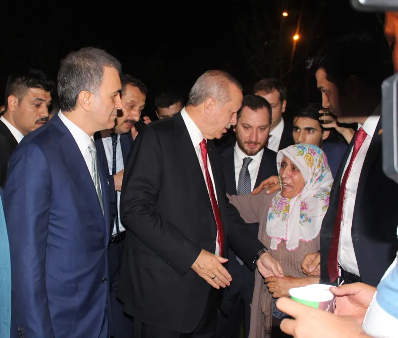 Başkan Erdoğan, piknik yapan vatandaşlarla sohbet etti - 3