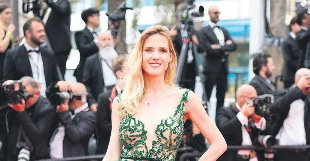 Cannes Film Festivali’ne katılan Selin Yeninci, Wilma Elles, Pınar Deniz ve Meryem Uzerli ortalığı yaktı geçti!