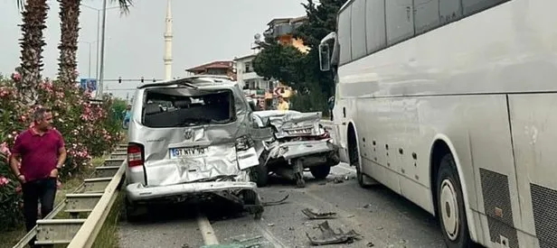 Antalya’da zincirleme kaza: 4 araç birbirine girdi