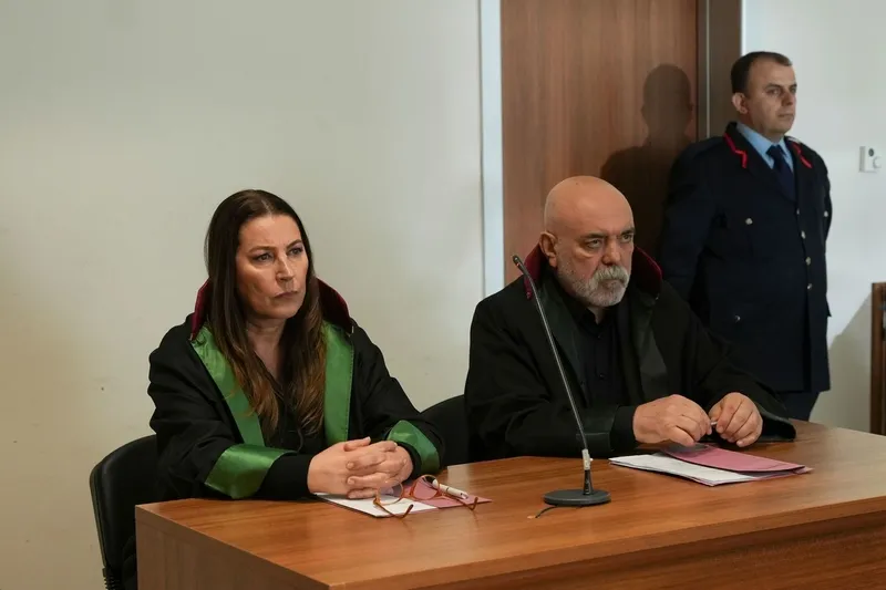 aldatmak-56-bolumune-dair-detaylar-ortaya-cikti-guzide-hayatini-degistirecek-bir-bilgi-ogreniyor-1706691146150.jpg Aldatmak 56. bölümüne dair detaylar ortaya çıktı: Güzide hayatını değiştirecek bir bilgi öğreniyor!-5
