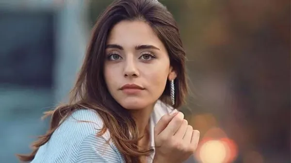 sila-turkoglu-ile-alp-navruz-aski-belgelendi-cicegi-burnunda-cift-birlikte-fotograflarini-ilk-kez-1686603630103.jpeg Sıla Türkoğlu ile Alp Navruz aşkı belgelendi! Çiçeği burnunda çift birlikte fotoğraflarını ilk kez...-2