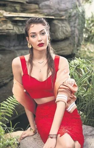 İzlandalı aşkı Thor’dan ayrılan Dilan Çiçek Deniz, Tarık Emir Tekin ile yakalandı