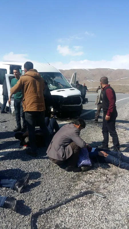 Van'da yol ortasında can pazarı! Kurtarılmayı böyle beklediler-4