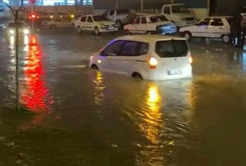 Depremden sonra sel! Acı haber geldi