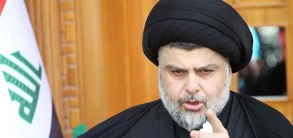 Irak'ta Şii lider Mukteda es-Sadr yanlısı çok sayıda gösterici, hükümet binalarının bulunduğu korunaklı Yeşil Bölge'yi ihlal ederek parlamento binasına girdi