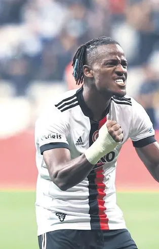 Beşiktaş taraftarını kaçırdığı gollerle çıldırtan Batshuayi'nin 1 golü 7.5 milyon TL değerinde!