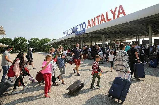 Turizm gelirinin 2022'de 30,4 milyar dolara çıkması öngörülüyor