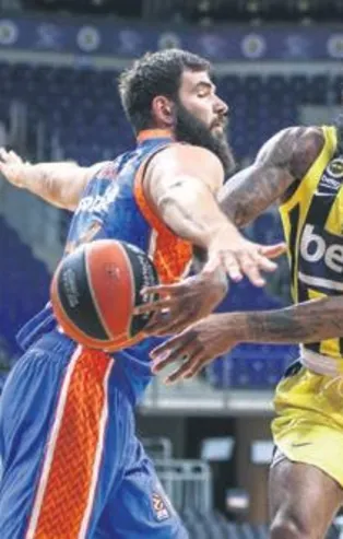 Fenerbahçe Beko sahasında yıkıldı