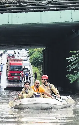İstanbul selle boğuşurken CHP'li Başkan Ekrem İmamoğlu Bodrum'a geri döndü