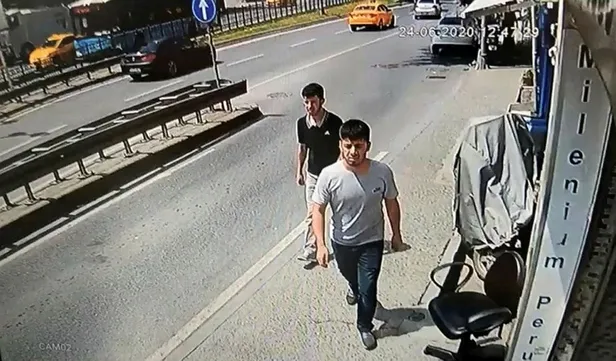 Son dakika: Taksim’de kapkaç dehşeti: Cep telefonuyla konuştuğu sırada alıp kaçtılar!-2